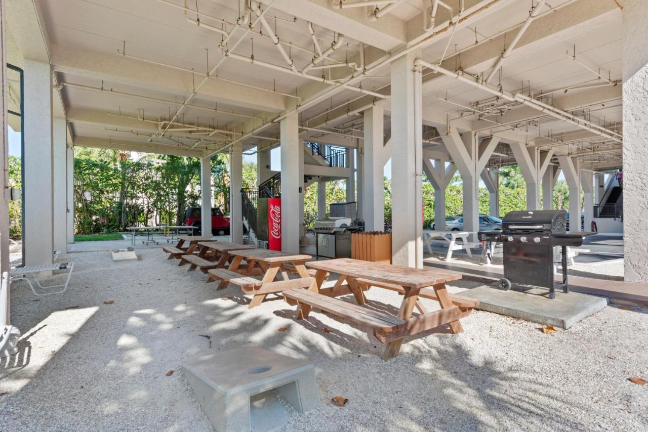Caribbean Beach Club Fort Myers Beach Exterior photo