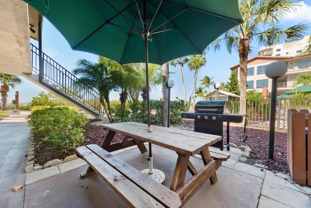 Caribbean Beach Club Fort Myers Beach Exterior photo