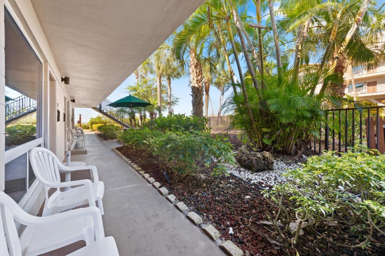 Caribbean Beach Club Fort Myers Beach Exterior photo