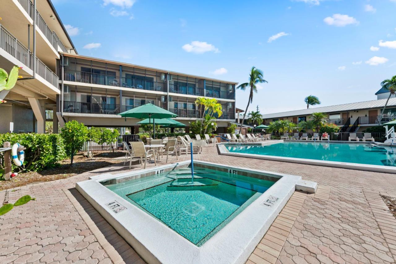Caribbean Beach Club Fort Myers Beach Exterior photo